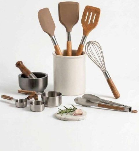 Kitchen_tools_with_crop