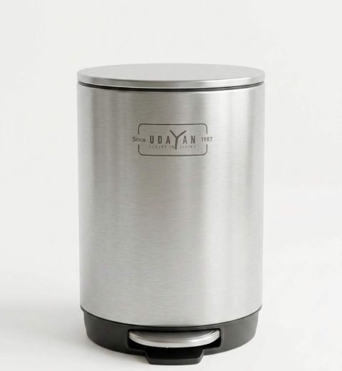 Stainless_steel_trash_bin_pedal_202607271659